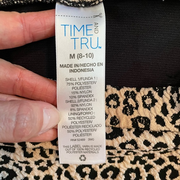 Cheetah bikini too large medium bottoms, slightly high waisted - Picture 4 of 4